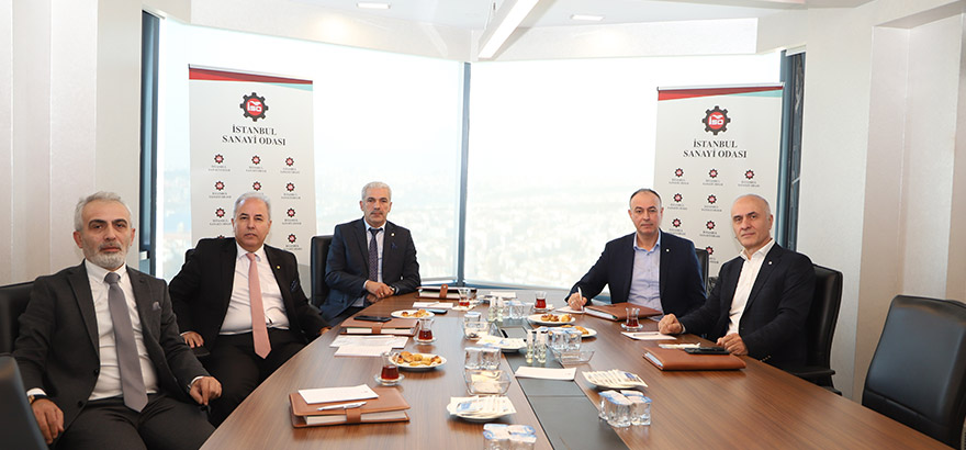 21. Grup Deri, Kürk Giyim ve Aksesuarları Sanayii Meslek Komitesi 10 Kasım 2022 tarihinde ilk toplantısını İstanbul Sanayi Odası Odakule Binası’nda gerçekleştirdi.