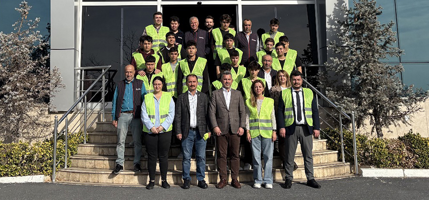 Özlider Plastik Genç Yeteneklere Kapılarını Açtı!