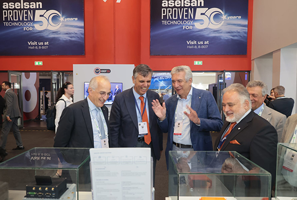 İSO Yönetimi, 17’nci Uluslararası Savunma Sanayii Fuarı, İDEF 2025’te İncelemelerde Bulundu 
