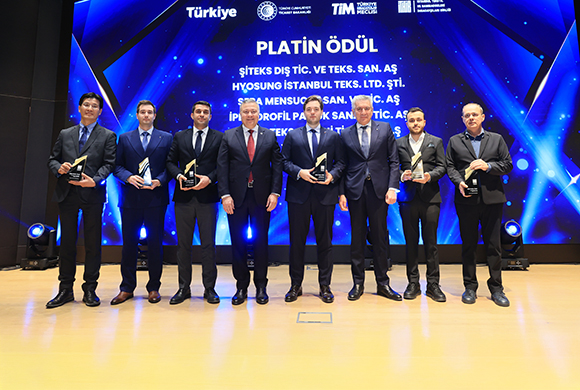 2025 Yılı Tekstil Sektörünün Başarılı İhracatçıları “İhracatın Yıldızları Ödül Töreni”nde Ödüllerini Aldı